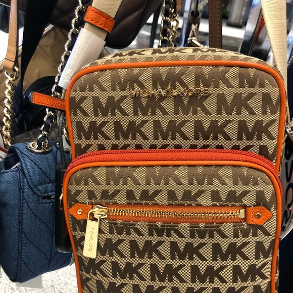 Brand name Handbags - Picture 6 of 16